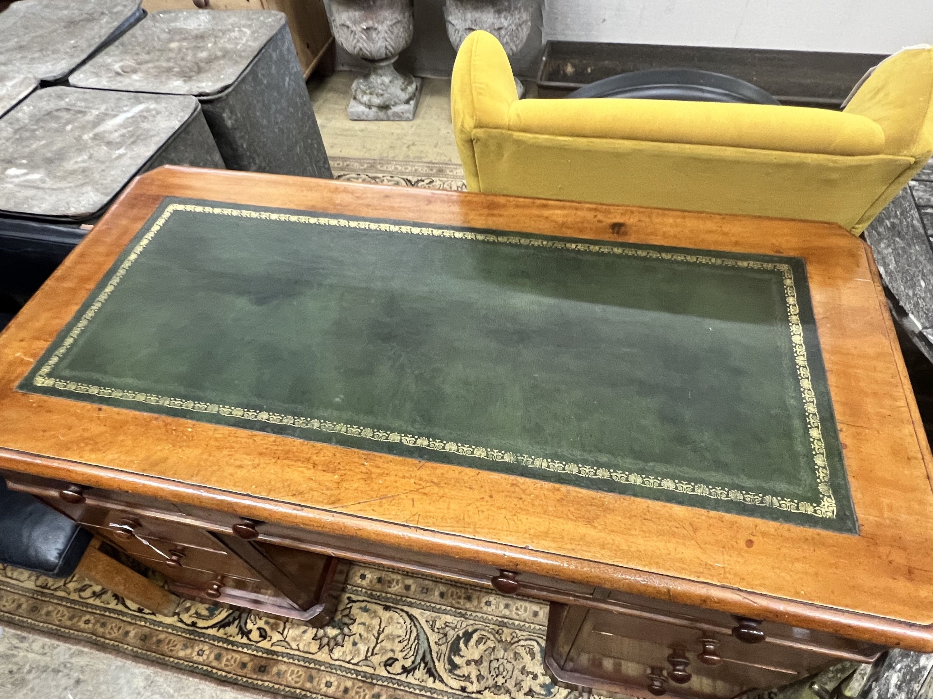 A Victorian mahogany pedestal desk, width 122cm depth 60cm height 80cm